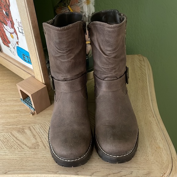 Cliffs Dark Taupe Biker Boots with Knit Detail - Picture 4 of 7